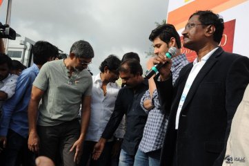 Srimanthudu Movie Team at HBC Chak De India Ride
